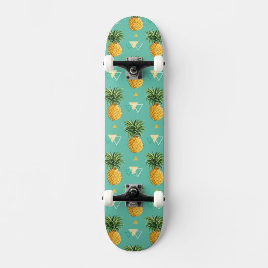 Heldere ananassen op het geometrische patroon persoonlijk skateboard (Voorkant)
