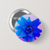 Heldere blauwe bloem. ronde button 5,7 cm (Voorkant /achterkant)