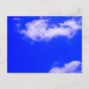 Heldere blauwe hemel en witte wolken briefkaart