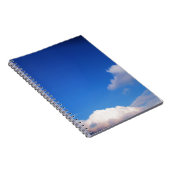 Heldere blauwe hemel en witte wolken notitieboek (Rechterzijde)