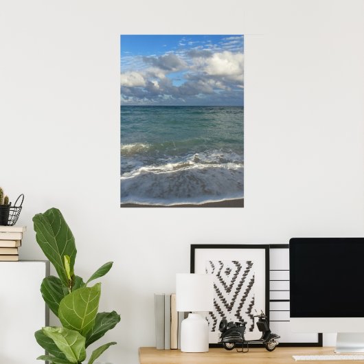 Heldere blauwe oceaan, strand en hemel poster (Thuiskantoor)