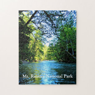 Heldere blauwe rivier onder groene bomen in Washin Legpuzzel
