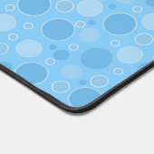 Heldere blauwe tinten met stippen in retro sixties bureaumat (Hoek)