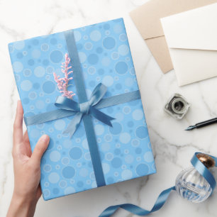 Heldere blauwe tinten met stippen in retro sixties cadeaupapier
