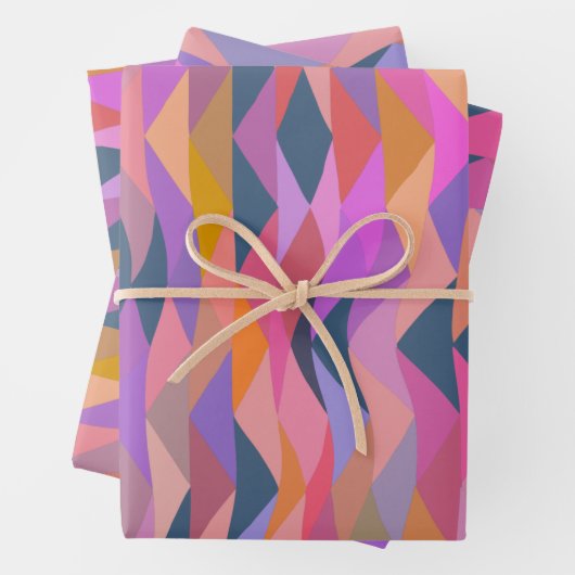 Heldere en vette Abstracte driehoeken in levendige Inpakpapier Vel (In situ)