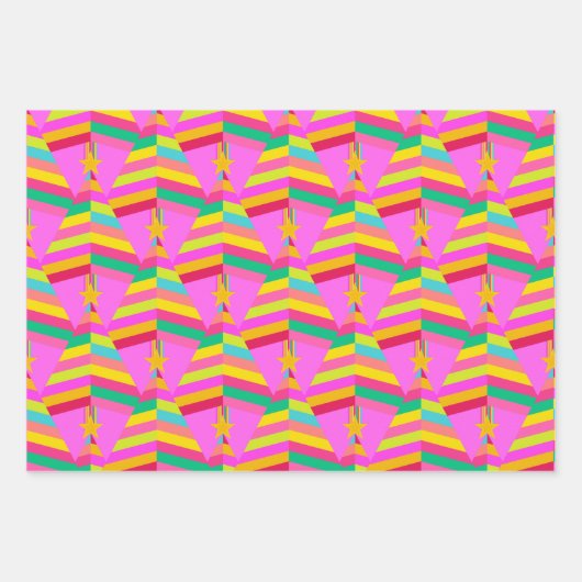Heldere gestreepte kerstbomen op roze en groen inpakpapier vel (Voorkant)