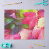 Heldere herfst laat rood groen goud over tissuepapier (Craft)