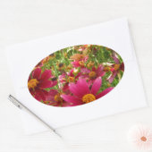 Heldere Hot Pink en gele Daisy bloemen Ovale Sticker (Envelop)
