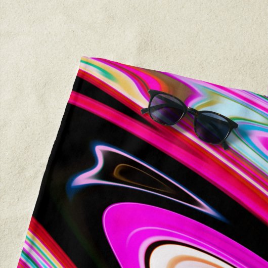 Heldere kleuren gemarmerd strandlaken (In situ)