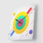 Heldere kleuren van 80s vierkante klok (Hoek)