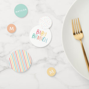 Heldere kleurrijke baby brunch douche decor confetti