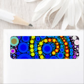 Heldere kleurrijke concentrische cirkels wervelen etiket (Insitu)