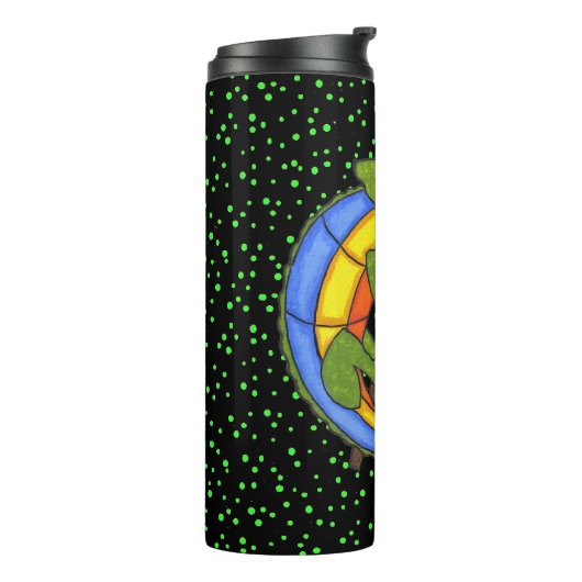 Heldere kleurrijke hagedis die tak polka punten va thermosbeker (Gedraaid links)