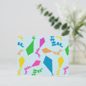 Heldere kleurrijke vliegers in de lucht briefkaart (Staand voorkant)