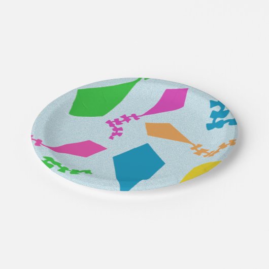 Heldere kleurrijke vliegers in de lucht papieren bordje (Gekanteld)