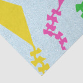 Heldere kleurrijke vliegers in de lucht tissuepapier (Detail)