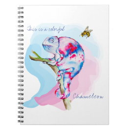 Heldere kleurrijke waterverf kameleon en bij. notitieboek
