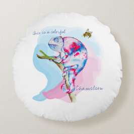 Heldere kleurrijke waterverf kameleon en bij. rond kussen