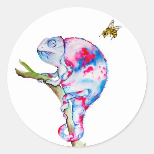 Heldere kleurrijke waterverf kameleon en bij ronde sticker