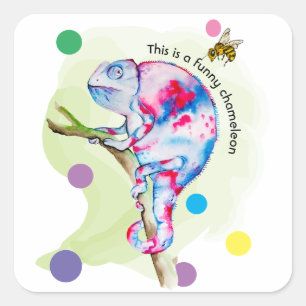Heldere kleurrijke waterverf kameleon en bij. vierkante sticker