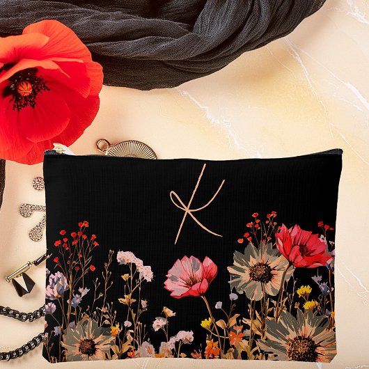 Heldere lente bloemen op zwart monogram etui