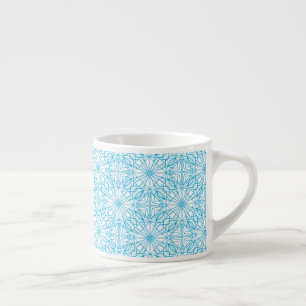 Heldere lichtblauwe witte geometrische symmetriepa espresso kop
