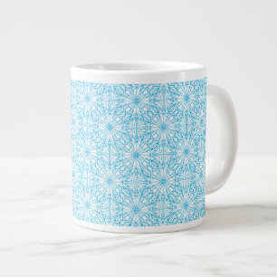 Heldere lichtblauwe witte geometrische symmetriepa grote koffiekop