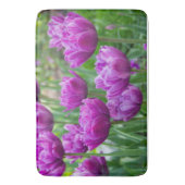 Heldere lila tulpen op een zonnige dag badmat (Voorkant Verticaal)