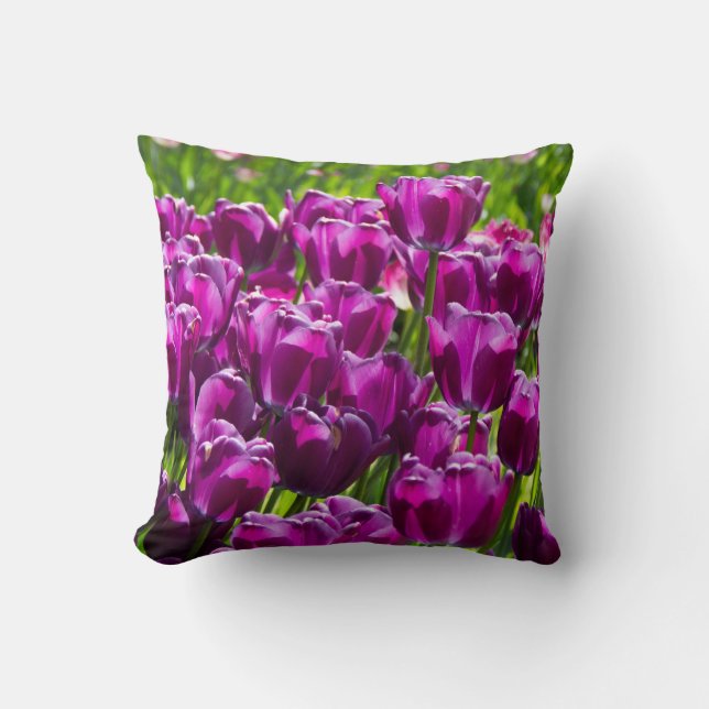 Heldere lila tulpen op een zonnige dag kussen (Voorkant)