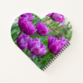 Heldere lila tulpen op een zonnige dag notitieboek