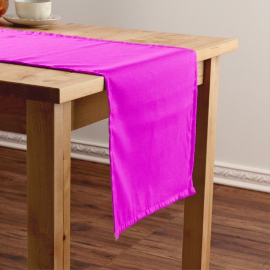 Heldere Magenta Solid Color Korte Tafelloper (Voorbeeld)