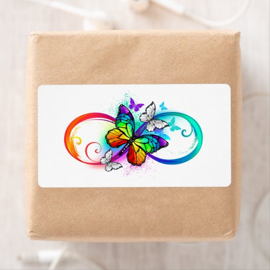 Heldere oneindigheid met regenboog vlinder etiket (Insitu)