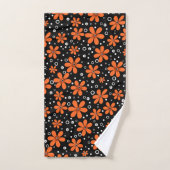 Heldere oranje bloemen op een zwarte achtergrond m bad handdoek (Handdoek)