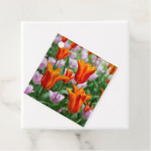 Heldere oranje tulpen in het park bedankjes labels (In situ)