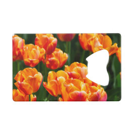 Heldere oranje tulpen in het park creditkaart flessenopener