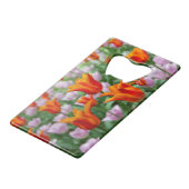 Heldere oranje tulpen in het park creditkaart flessenopener (Achterkant Gekanteld)