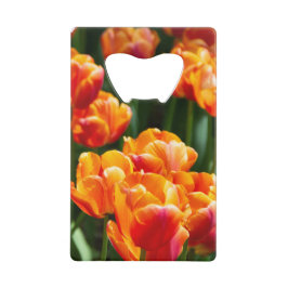 Heldere oranje tulpen in het park creditkaart flessenopener