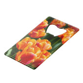 Heldere oranje tulpen in het park creditkaart flessenopener (Achterkant Gekanteld)