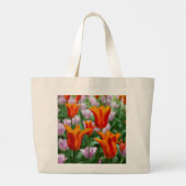 Heldere oranje tulpen in het park grote tote bag (Achterkant)