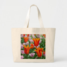 Heldere oranje tulpen in het park grote tote bag