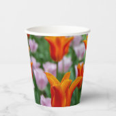 Heldere oranje tulpen in het park papieren bekers (Voorkant)