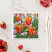 Heldere oranje tulpen in het park servet (Insitu)