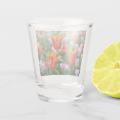 Heldere oranje tulpen in het park shot glas (Achterkant)