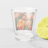 Heldere oranje tulpen in het park shot glas (Achterkant)