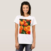 Heldere oranje tulpen in het park t-shirt (Voorkant volledig)