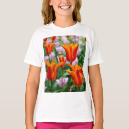 Heldere oranje tulpen in het park t-shirt