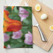 Heldere oranje tulpen in het park theedoek (Quarter Fold)