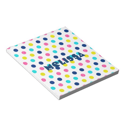 Heldere Pastel Polka Dots met gepersonaliseerde na Notitieblok (Schuin)