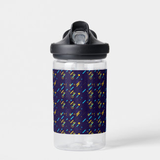 Heldere plastic drinkbeker met een donkerblauwe mo waterfles