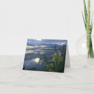 Heldere plekken op een bewolkte dagkaart kaart